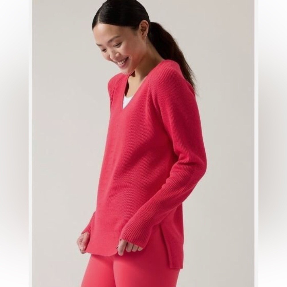 Athleta Hanover Merino Wool V Neck Tunic Knit Sweater Coral Pink Size M.